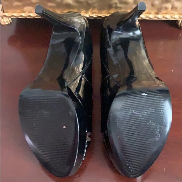 BLACK PATEN LEATHER SHOES by NINE WEST - Picture 4 of 7